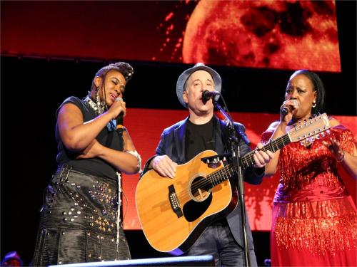 10074_under-african-skies-thandiswa-paul-and-sonti-at-ziggodome-amsterdam-picture-taken-by-my-friend-susi.jpg