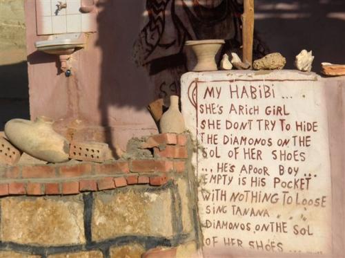 Bedouin Camp, Dakhla Oasis, Egypt. To seduce tourists or Simon has really penetrated the culture ?!