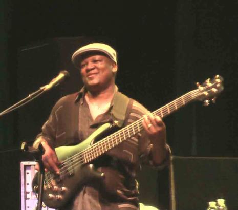 BRUXELLES juillet 2008 Bakithi Kumalo