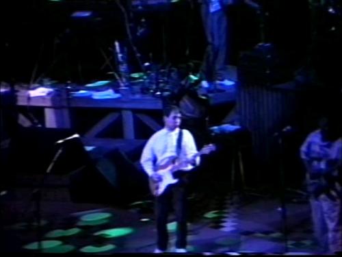 Paul Simon playing ´Mother And Child Reunion´ in St. Louis on March 11, 1987