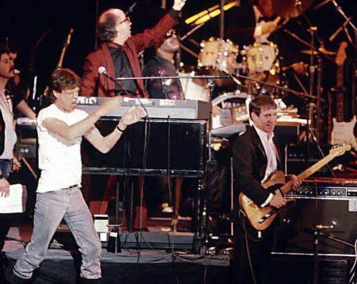 Hey Paul!!...go away, that's<br> my show here - only Rock'n Roll