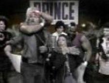 Sorry for the bad quality, but a very interesting pic: Paul is fighting with Mister T during the recording of ´USA for Africa´...poor<wbr> Mister T...:-)